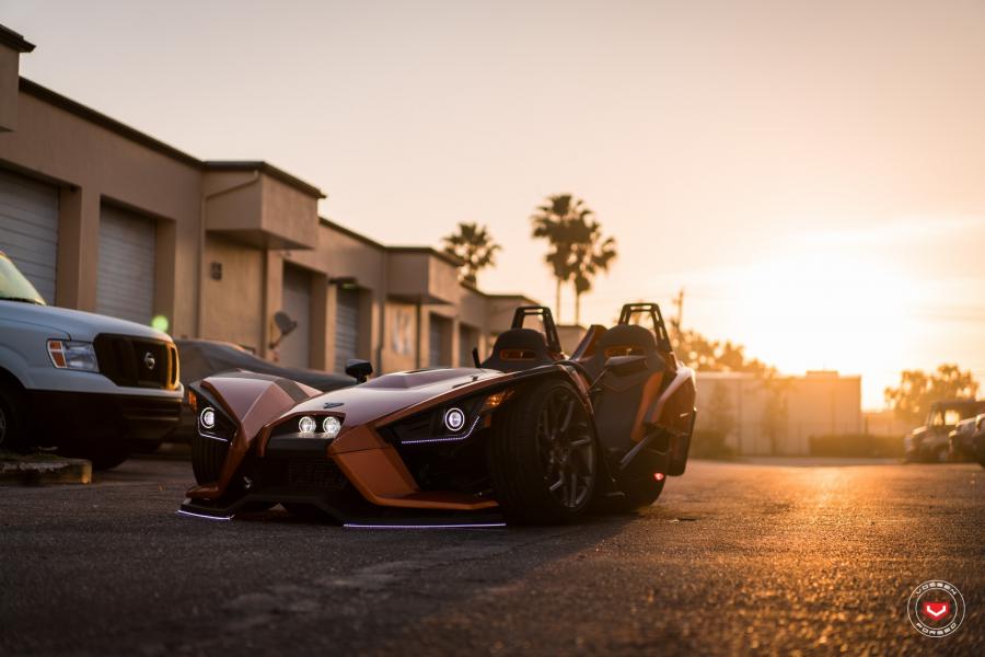  Polaris Slingshot on Vossen Wheels (CG-209T) 2017 года  (фото 11 из 14)